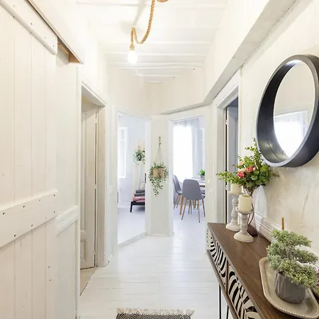 Theros Semesterbostad *